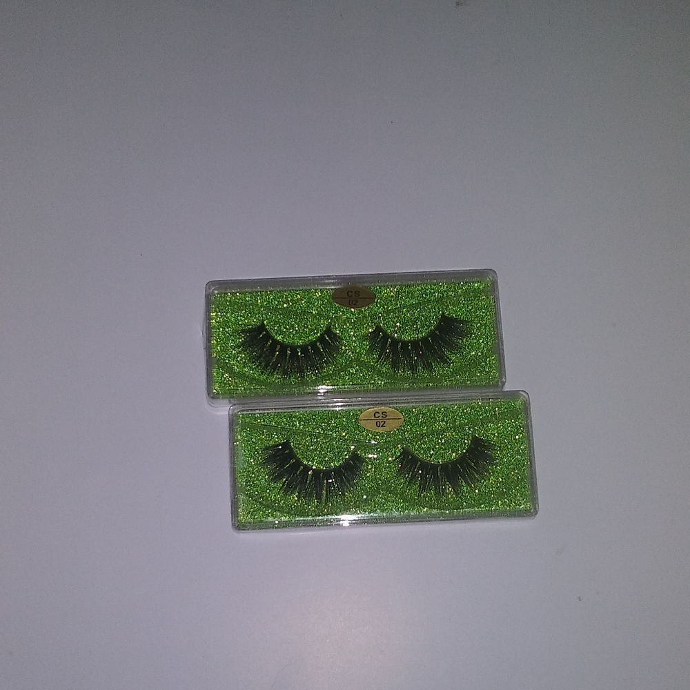 Lashes - Picture 4 of 4